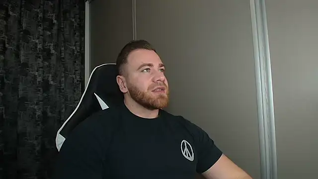 Snapshot of Thori92 chatting on January 18, 2026, 3:37 pm Thori92 online show from January 18, 2026, 3:37 pm