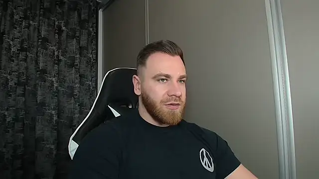 Snapshot of Thori92 chatting on February 15, 2026, 1:43 pm Thori92 online show from February 15, 2026, 1:43 pm