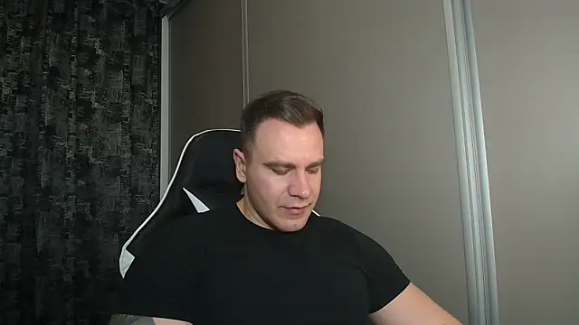 Snapshot of Thori92 chatting on February 20, 2026, 5:15 pm Thori92 online show from February 20, 2026, 5:15 pm