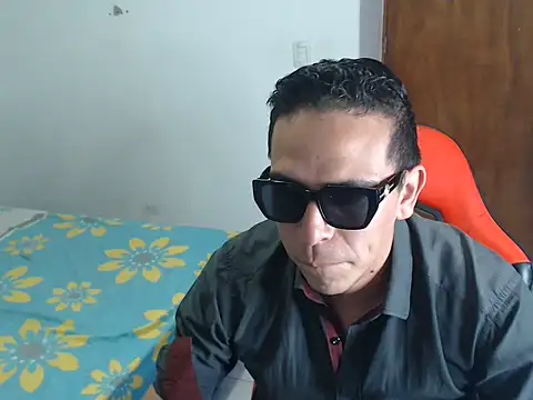 jeancarloscum12 online show from June 12, 2026, 10:40 pm