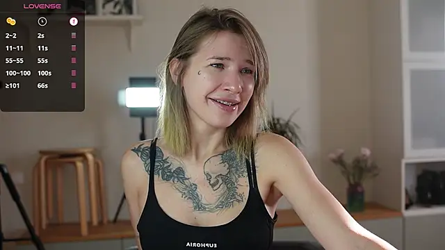 Snapshot of melanielwithu chatting on March 27, 2026, 6:55 am melanielwithu online show from March 27, 2026, 6:55 am