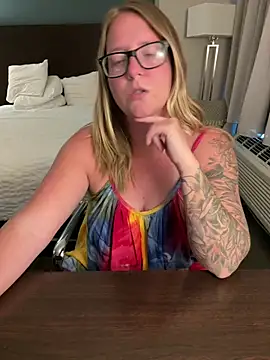 Lizzyloo online show from March 13, 2026, 10:26 pm