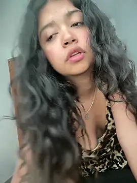 Peach Girll online show from March 13, 2026, 3:06 pm