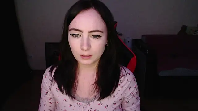 Snapshot of Laralianna chatting on December 4, 2025, 9:36 pm Laralianna online show from December 4, 2025, 9:36 pm