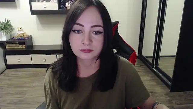 Snapshot of Laralianna chatting on October 10, 2025, 5:03 pm Laralianna online show from October 10, 2025, 5:03 pm