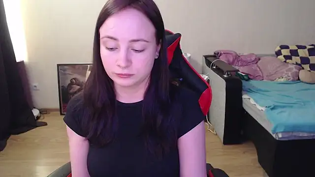 Laralianna online show from April 22, 2026, 1:51 pm