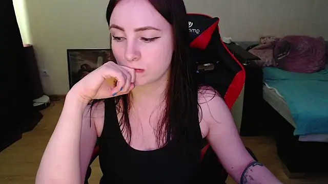 Laralianna online show from April 17, 2026, 10:29 am