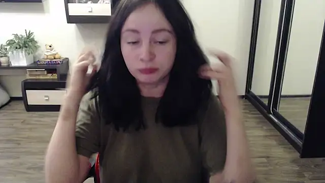 Snapshot of Laralianna chatting on October 9, 2025, 9:54 am Laralianna online show from October 9, 2025, 9:54 am