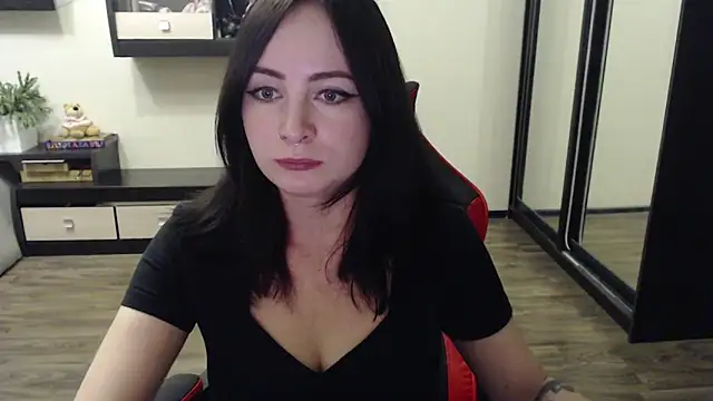 Snapshot of Laralianna chatting on October 11, 2025, 5:03 pm Laralianna online show from October 11, 2025, 5:03 pm