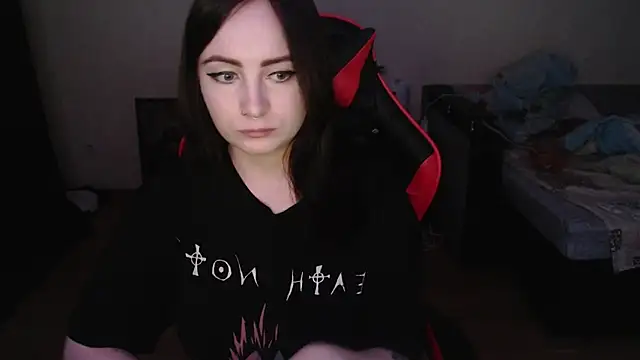 Snapshot of Laralianna chatting on December 17, 2025, 4:23 pm Laralianna online show from December 17, 2025, 4:23 pm