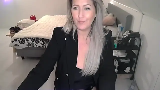 TessToy online show from February 4, 2025, 6:27 pm