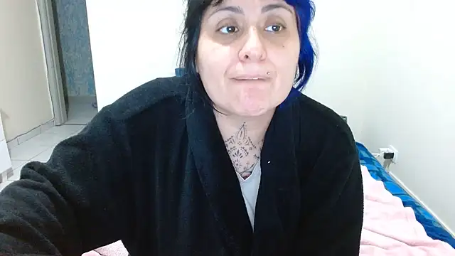 Snapshot of vaholiver chatting on May 29, 2026, 10:05 pm vaholiver online show from May 29, 2026, 10:05 pm