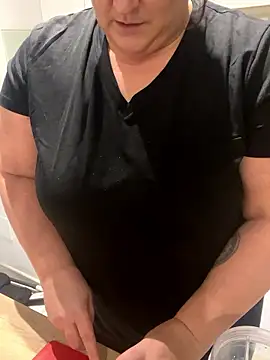 Snapshot of sweeti_Em chatting on January 18, 2026, 4:43 pm sweeti Em online show from January 18, 2026, 4:43 pm