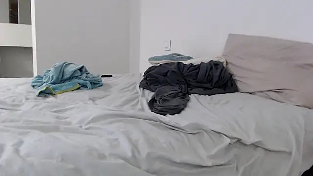 Snapshot of sweeti_Em chatting on February 18, 2026, 7:21 pm sweeti Em online show from February 18, 2026, 7:21 pm