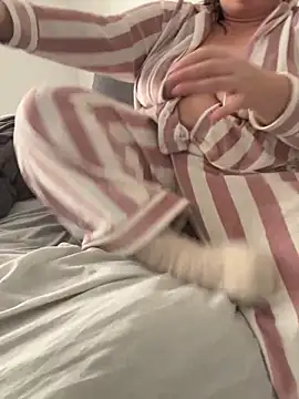 Snapshot of sweeti_Em chatting on February 1, 2026, 9:51 am sweeti Em online show from February 1, 2026, 9:51 am