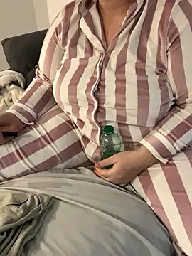 sweeti Em online show from January 12, 2026, 6:58 pm