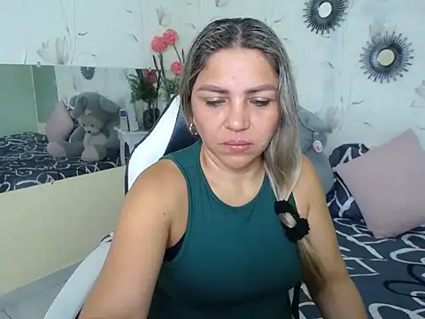 cum bigass online show from December 4, 2025, 12:15 pm