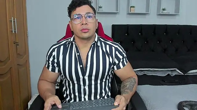 tyler hank01 online show from December 4, 2025, 11:20 am