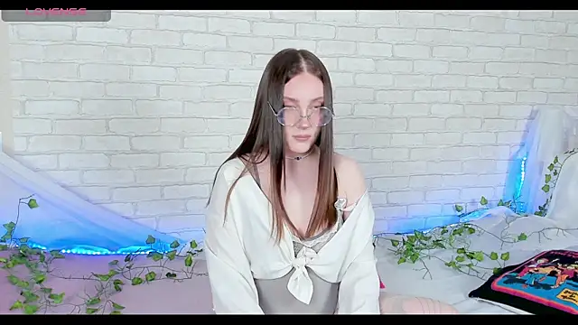 LinaKenny online show from March 12, 2026, 6:12 pm