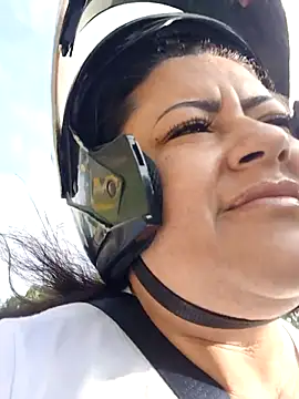 Monseratte21 online show from December 14, 2025, 1:17 pm