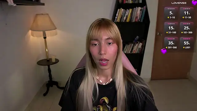 Snapshot of Saucy_Jenn chatting on February 6, 2026, 3:13 am Saucy Jenn online show from February 6, 2026, 3:13 am