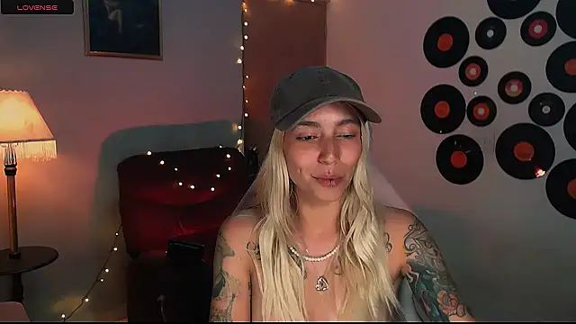 Saucy Jenn online show from February 22, 2025, 6:06 am