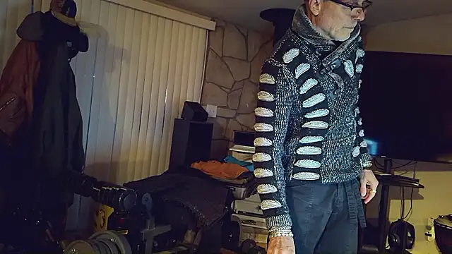 Snapshot of MoonDancer chatting on December 2, 2025, 1:06 am MoonDancer online show from December 2, 2025, 1:06 am