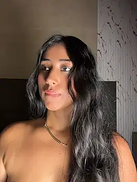Valentinne z online show from April 18, 2026, 3:36 pm