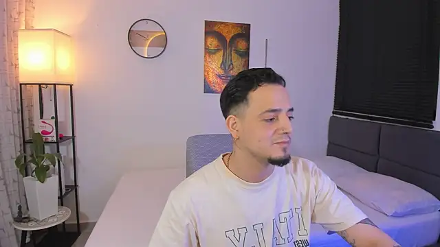 Snapshot of alejandro_calderon1 chatting on June 16, 2026, 4:12 am alejandro calderon1 online show from June 16, 2026, 4:12 am
