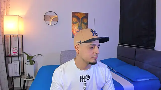 Snapshot of alejandro_calderon1 chatting on June 9, 2026, 3:07 am alejandro calderon1 online show from June 9, 2026, 3:07 am