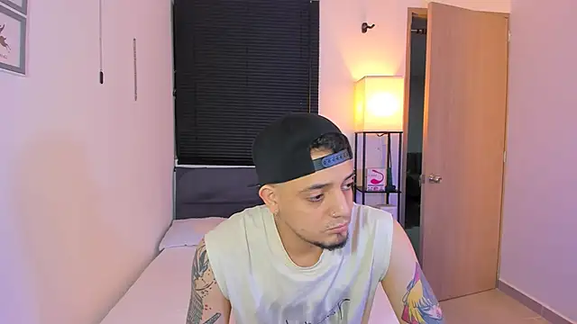 alejandro calderon1 online show from April 4, 2026, 3:46 am