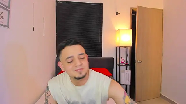 alejandro calderon1 online show from April 24, 2026, 9:33 am