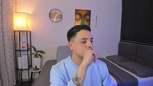 Snapshot of alejandro_calderon1 chatting on June 17, 2026, 6:02 am alejandro calderon1 online show from June 17, 2026, 6:02 am
