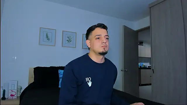 alejandro calderon1 online show from December 22, 2025, 5:51 am