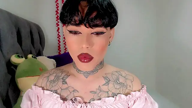 Snapshot of little_star_porn chatting on November 15, 2025, 8:35 pm little star porn online show from November 15, 2025, 8:35 pm