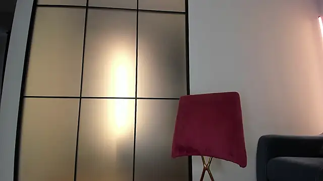 Lunaonekiss online show from October 13, 2025, 11:34 am