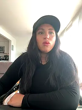 MeghanXO online show from November 17, 2025, 2:32 pm