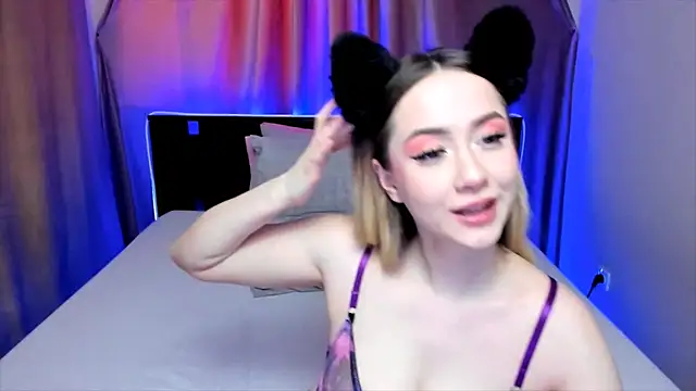 AriaSugar online show from March 17, 2025, 4:19 am