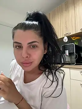 Snapshot of Scarlett-Dream chatting on May 18, 2026, 5:02 am Scarlett-Dream online show from May 18, 2026, 5:02 am