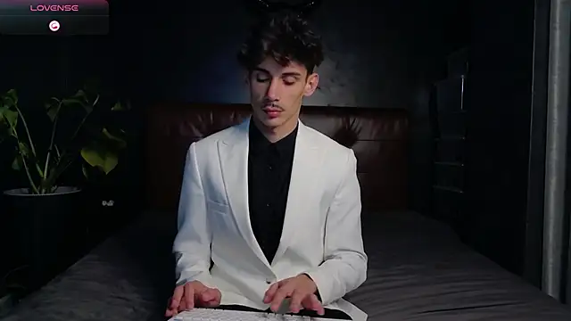 Snapshot of DanielCrush1 chatting on November 10, 2025, 2:22 pm DanielCrush1 online show from November 10, 2025, 2:22 pm