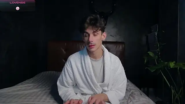 Snapshot of DanielCrush1 chatting on November 16, 2025, 1:38 pm DanielCrush1 online show from November 16, 2025, 1:38 pm