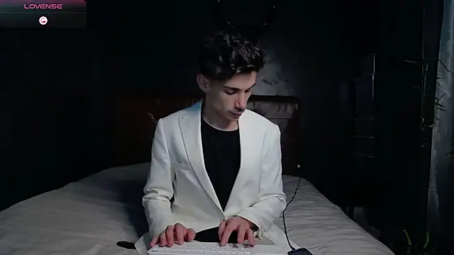 Snapshot of DanielCrush1 chatting on November 26, 2025, 4:29 pm DanielCrush1 online show from November 26, 2025, 4:29 pm