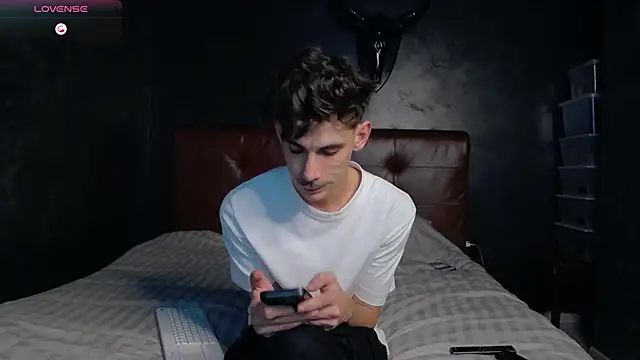 Snapshot of DanielCrush1 chatting on November 25, 2025, 5:24 pm DanielCrush1 online show from November 25, 2025, 5:24 pm