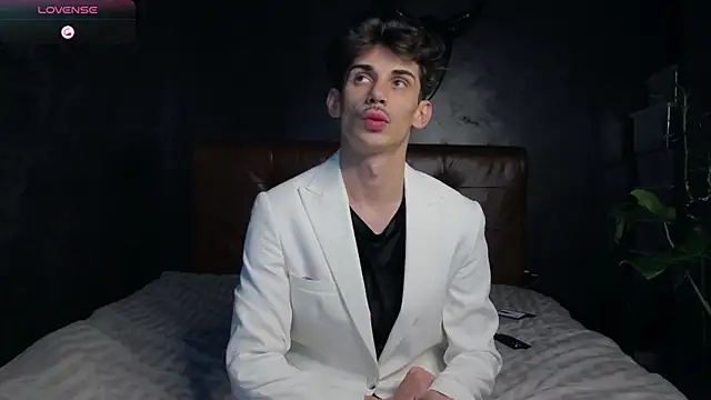 Snapshot of DanielCrush1 chatting on November 14, 2025, 1:15 pm DanielCrush1 online show from November 14, 2025, 1:15 pm