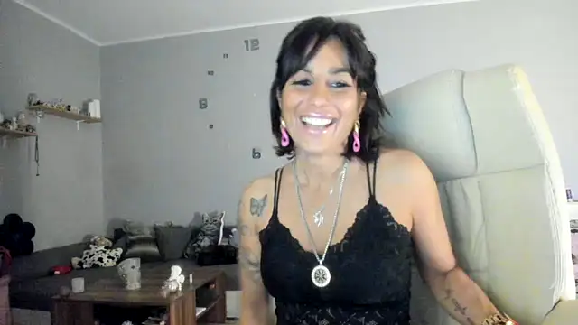 Snapshot of Orchideaxx chatting on May 16, 2026, 8:52 pm Orchideaxx online show from May 16, 2026, 8:52 pm