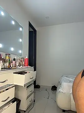 Snapshot of stormyy_ chatting on January 15, 2026, 12:14 am stormyy online show from January 15, 2026, 12:14 am