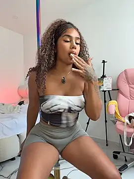 Snapshot of stormyy_ chatting on February 6, 2026, 7:21 pm stormyy online show from February 6, 2026, 7:21 pm