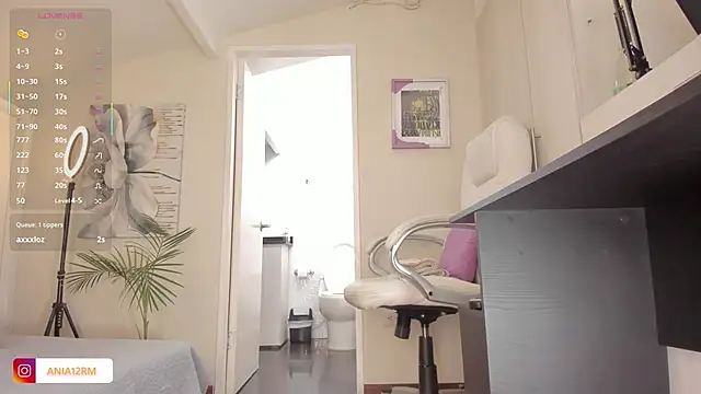 catalinasaiz online show from October 13, 2025, 2:07 pm