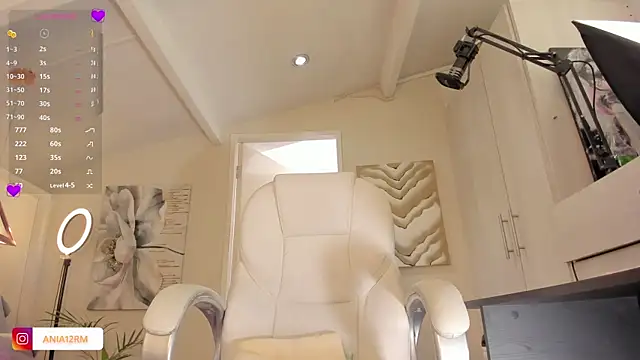 catalinasaiz online show from December 4, 2025, 2:05 pm