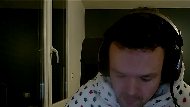 Snapshot of antoinepassion chatting on January 19, 2025, 6:32 pm antoinepassion online show from January 19, 2025, 6:32 pm